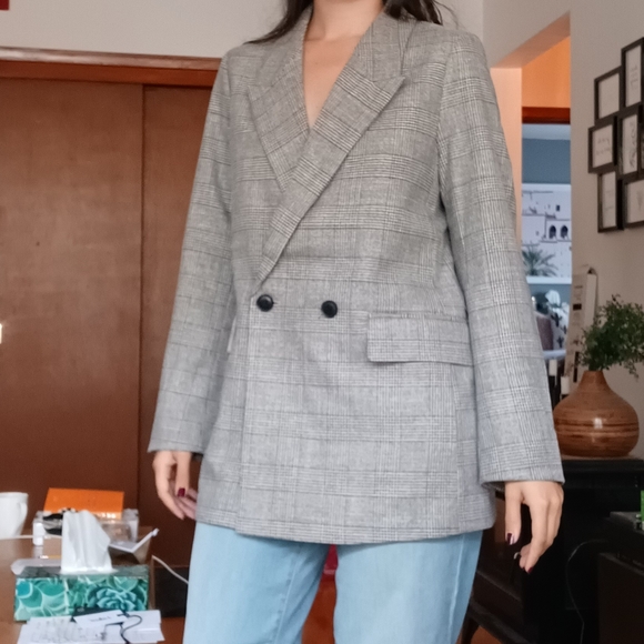 ⚡CLEAROUT SALE⚡🆕️NWT H&M Double-breasted Jacket in 'Gray/Plaid', Size Medium - Picture 4 of 14